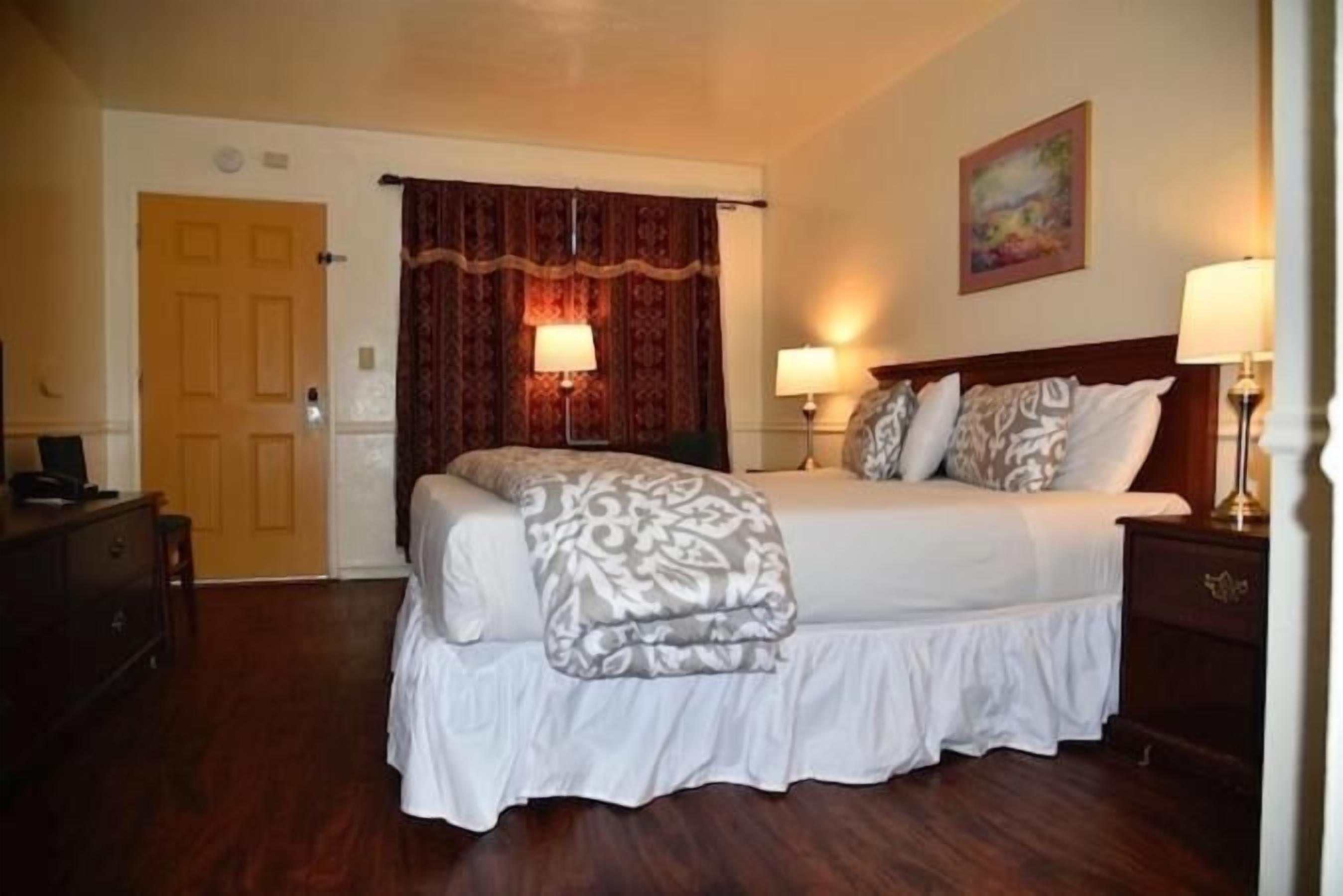 Foto - Monterey Pines Inn