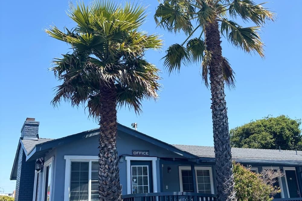 Monterey Fireplace Inn
