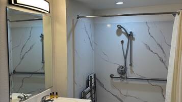 Standard Room, 1 King Bed, Accessible | Bathroom | Free toiletries, hair dryer, bidet, towels