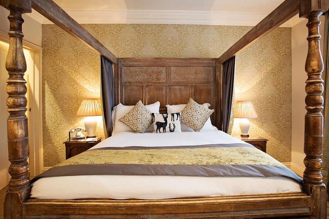 Superior Room | Minibar, in-room safe, desk, iron/ironing board