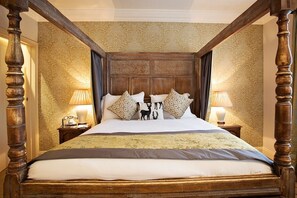 Superior kamer | Een minibar, een kluis op de kamer, een bureau