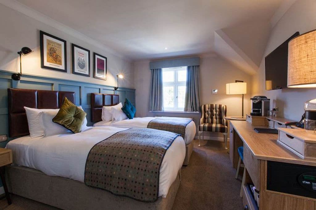 deluxe king/twin room | 1 bedroom, minibar, in-room safe, desk