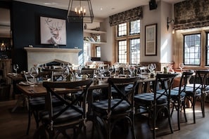 Ontbijt, serveert lunch, diner, Britse gerechten, openlucht dineren