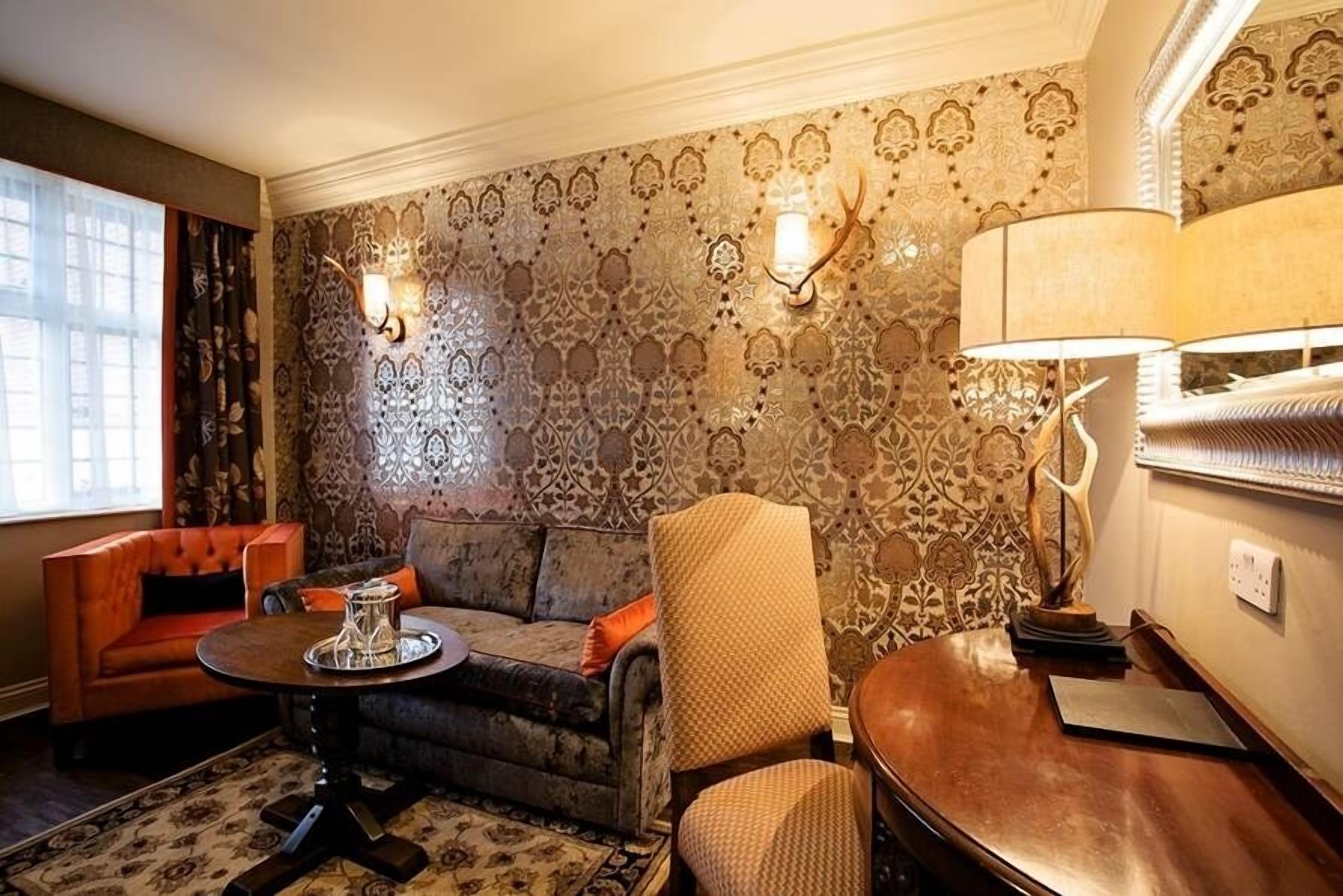 flat-screen tv, ipod dock