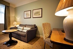 Flatskjerm-TV og iPod-dokkingstasjon