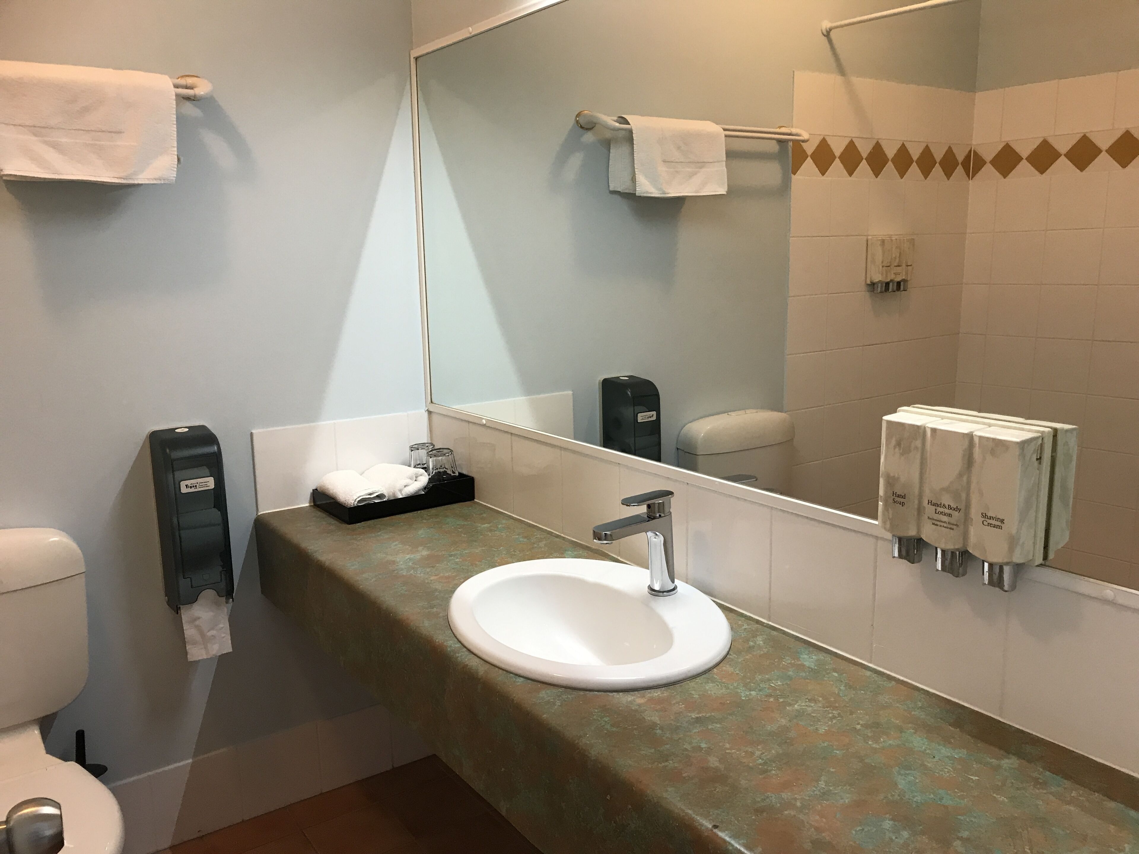 studio twin | bathroom | shower, free toiletries, towels