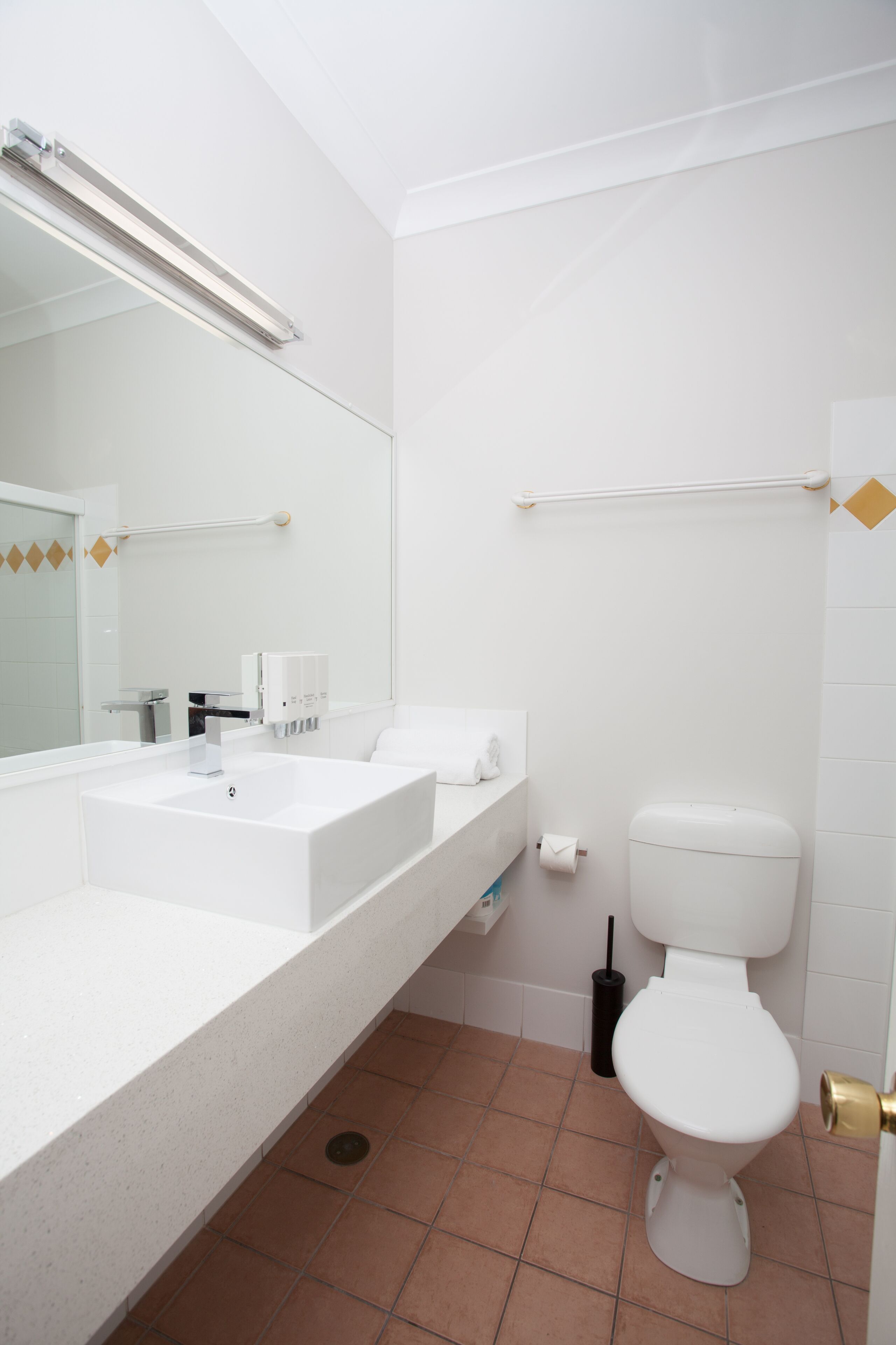 shower, free toiletries, towels