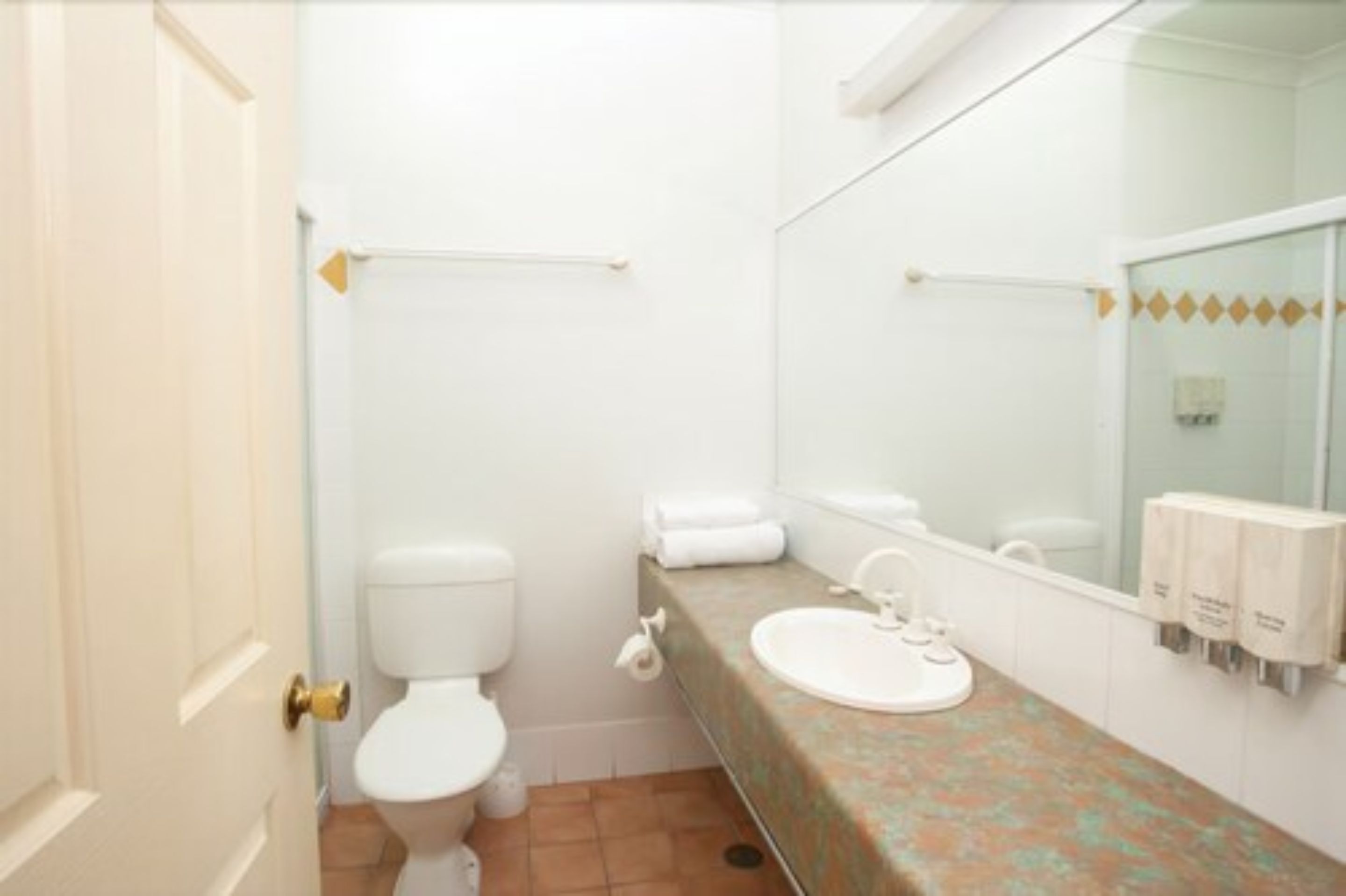 shower, free toiletries, towels