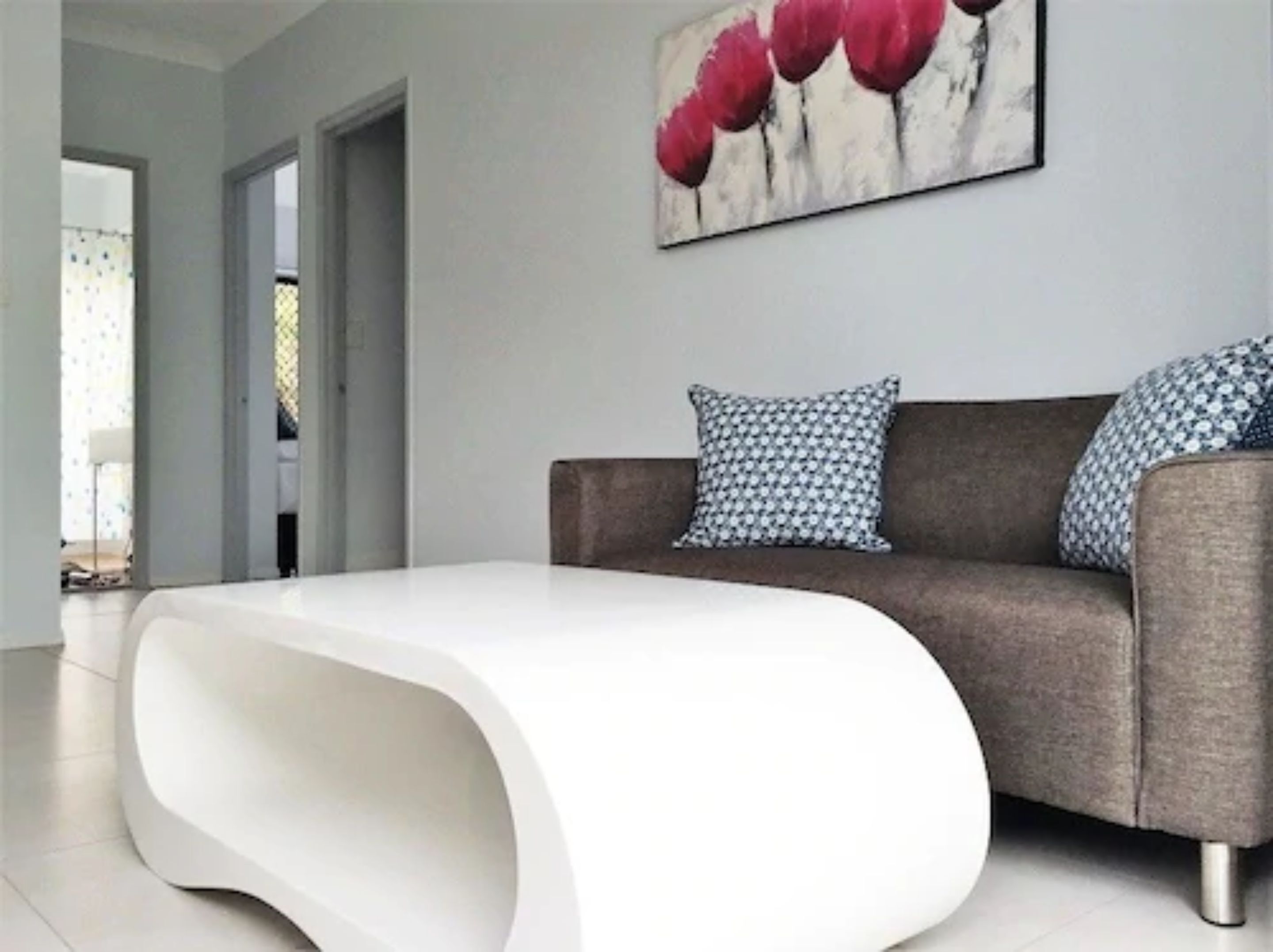 Suite familiar, 2 habitaciones | Tabla de planchar con plancha, camas extra, ropa de cama y despertador 