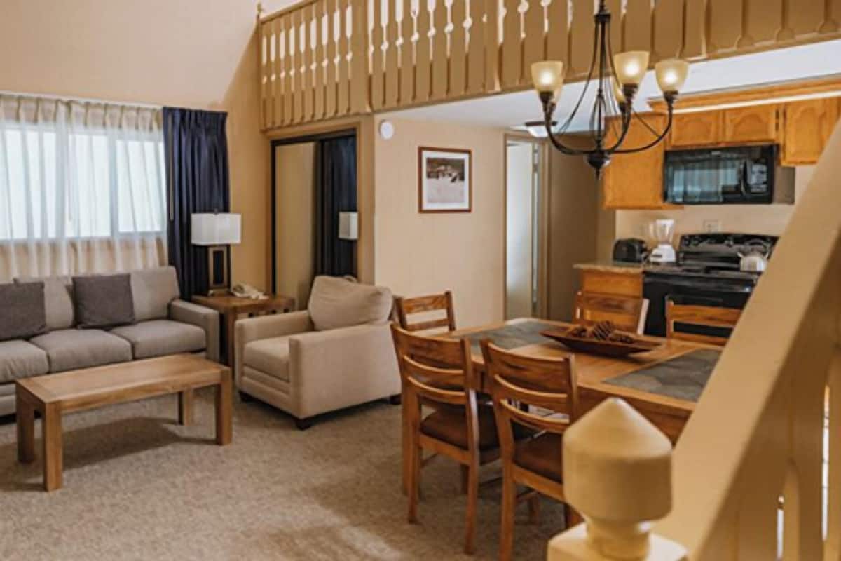 Living area | Flat-screen TV, DVD player