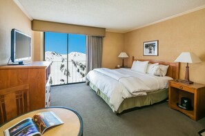 Room (Deluxe King Hotel Room - Sleeps 2)