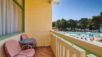 Premium room with balcony, Sea side | Utsikt fra rommet