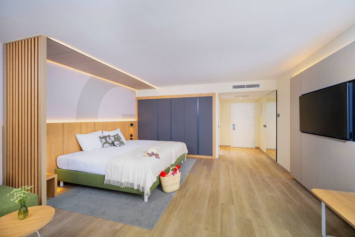 Superior room with balcony pool side - Family