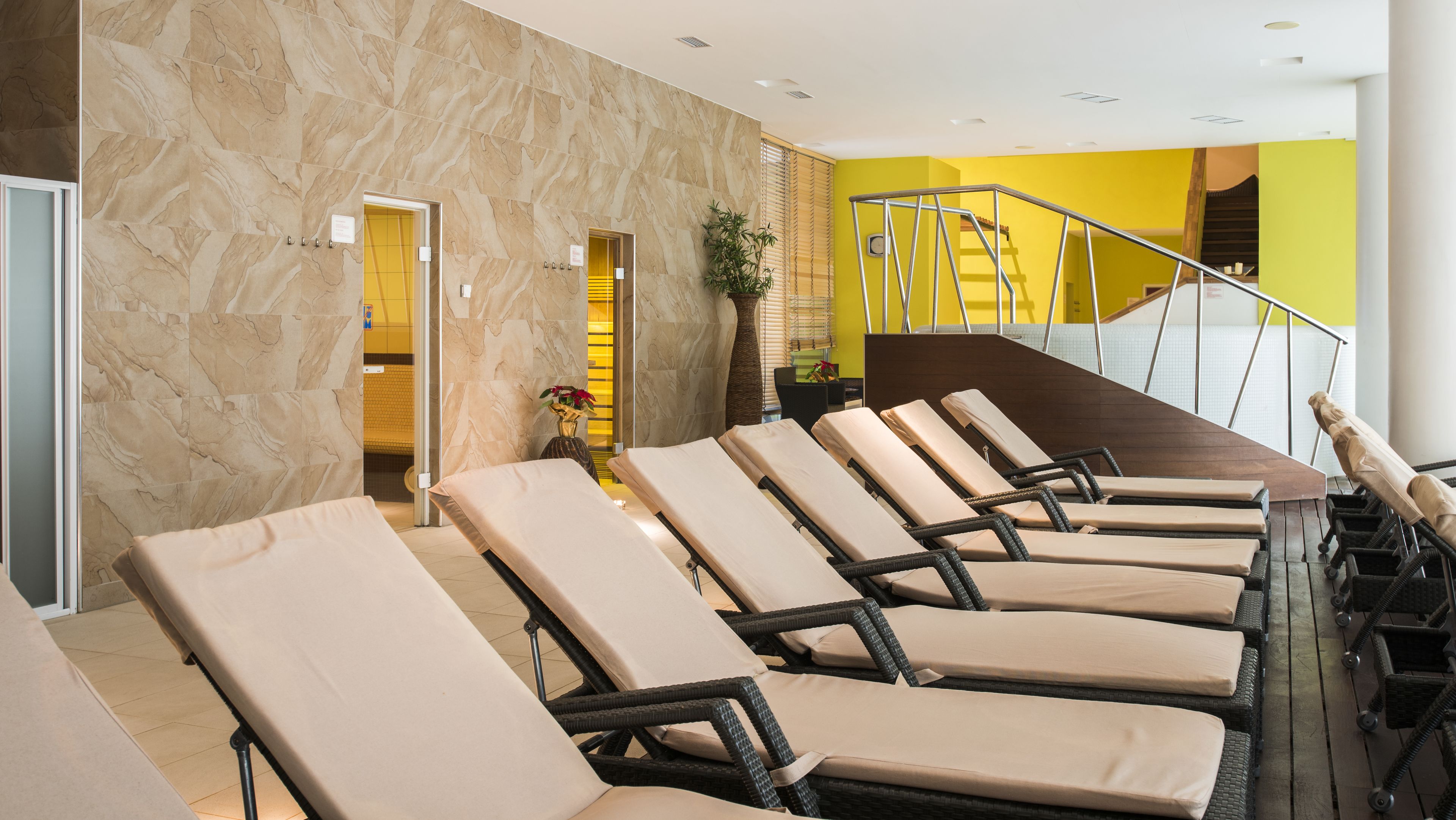 sauna, steam room, hot stone massages, sports massages, facials