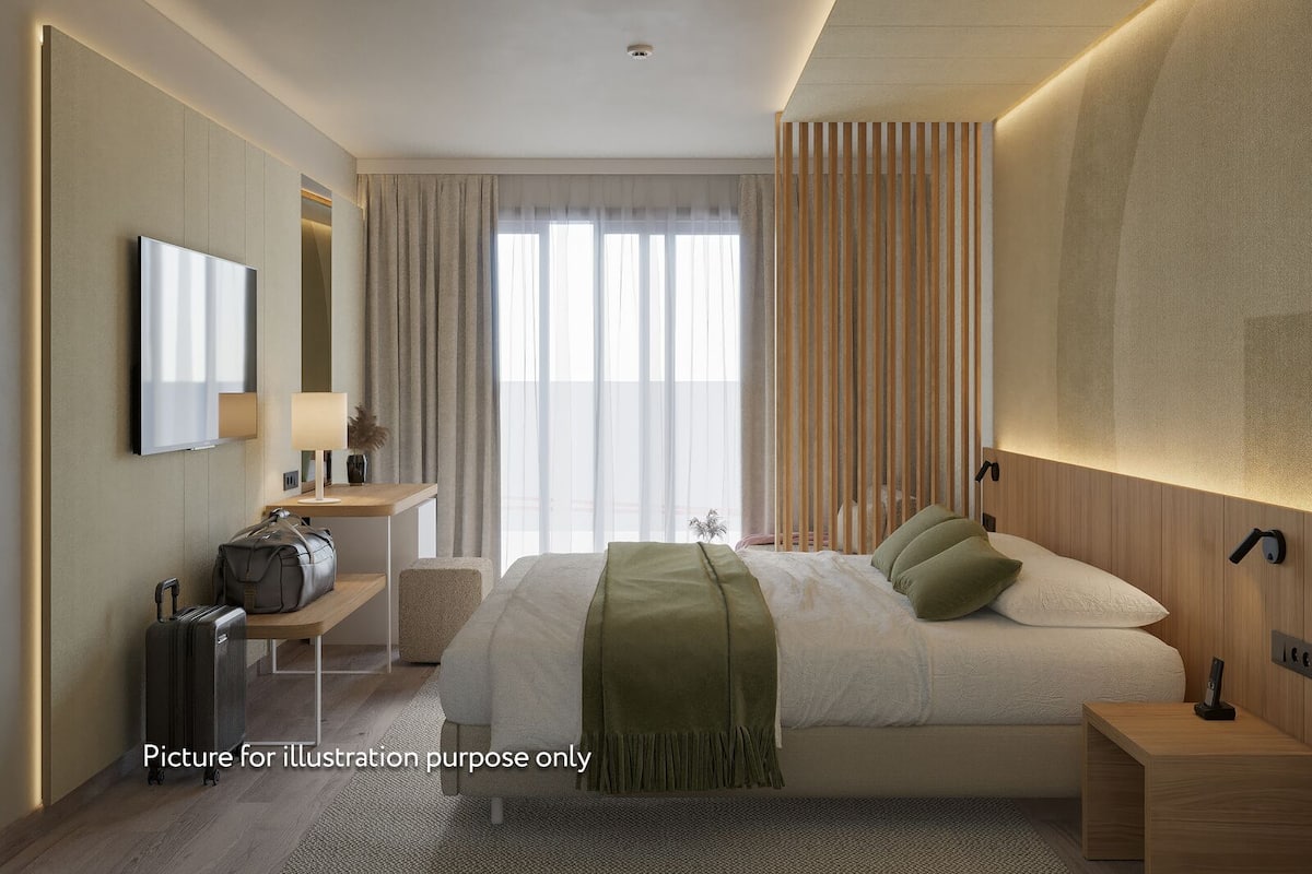 Frigobar, cofres nos quartos, escrivaninha, cortinas blackout