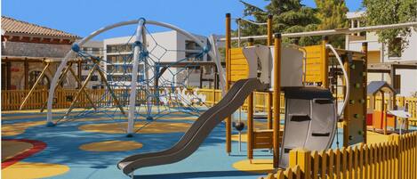 Área de juegos infantiles al aire libre