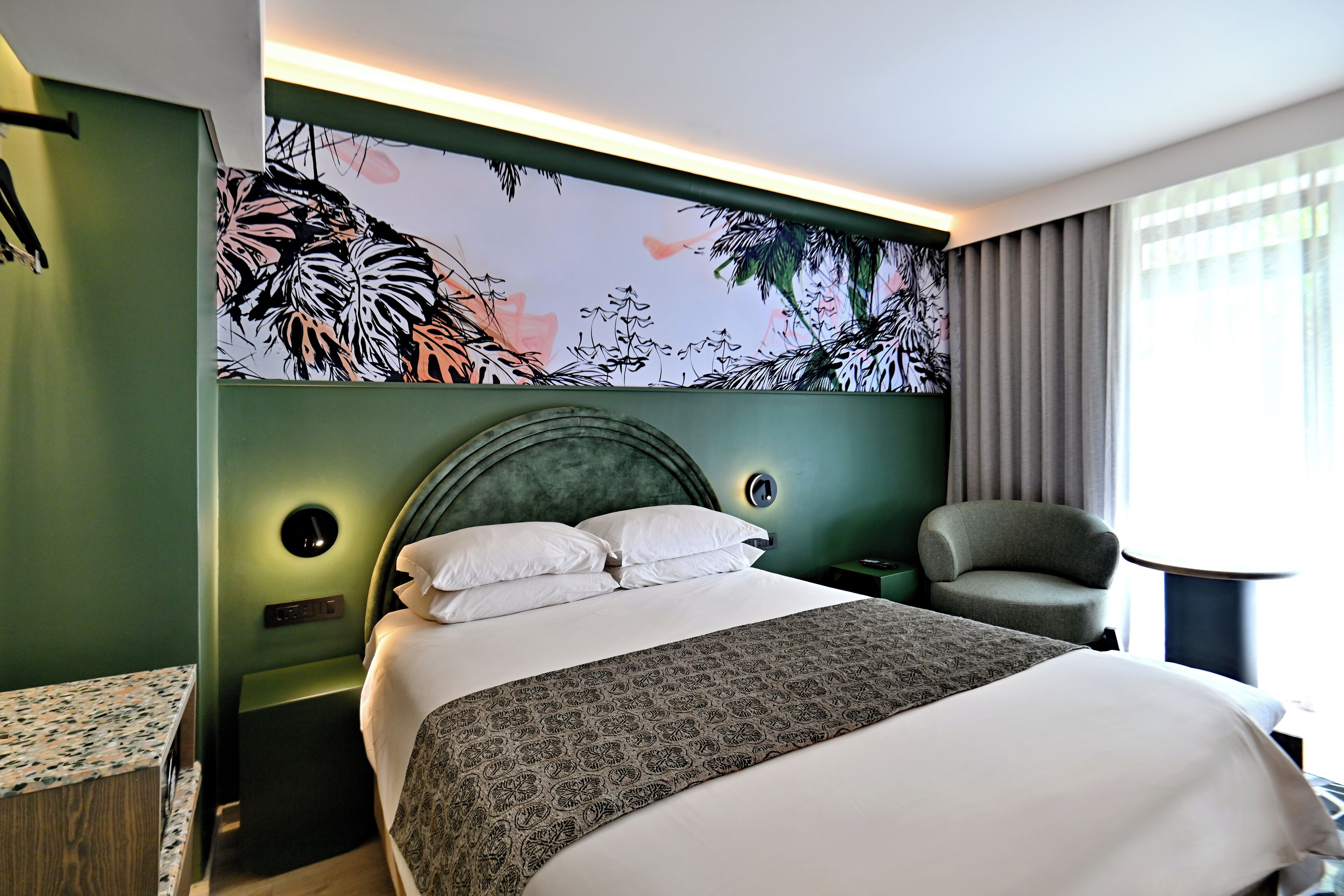 double room, non smoking | in-room safe, desk, laptop workspace, blackout curtains