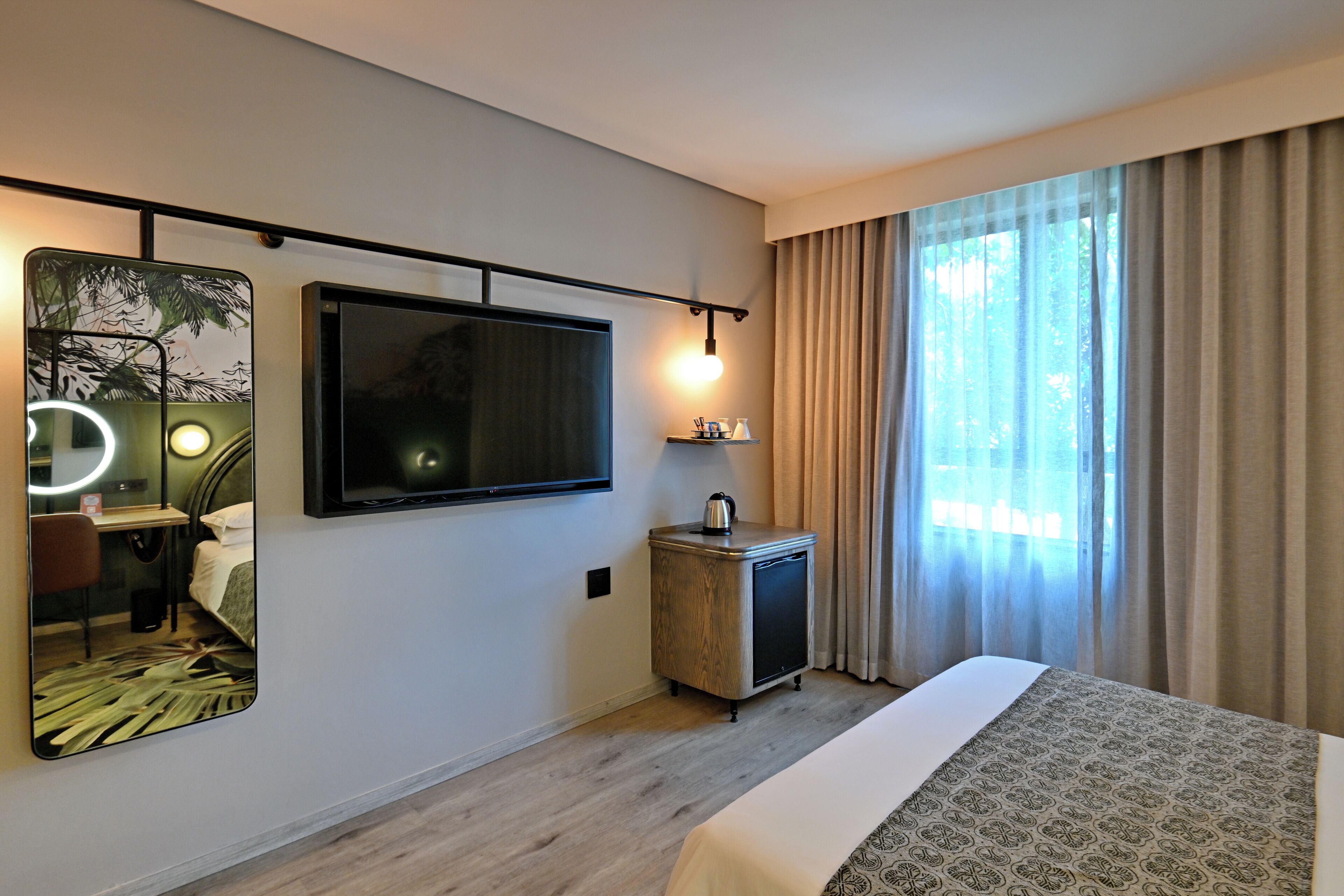 in-room safe, desk, laptop workspace, blackout curtains