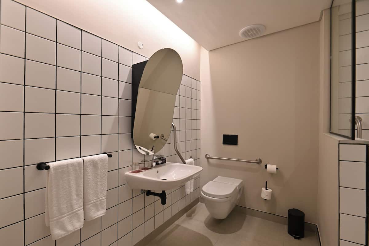 separate bathtub and shower, free toiletries, hair dryer, towels