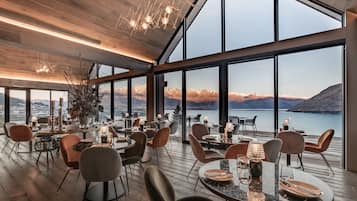 Petit déjeuner et dßner servis sur place