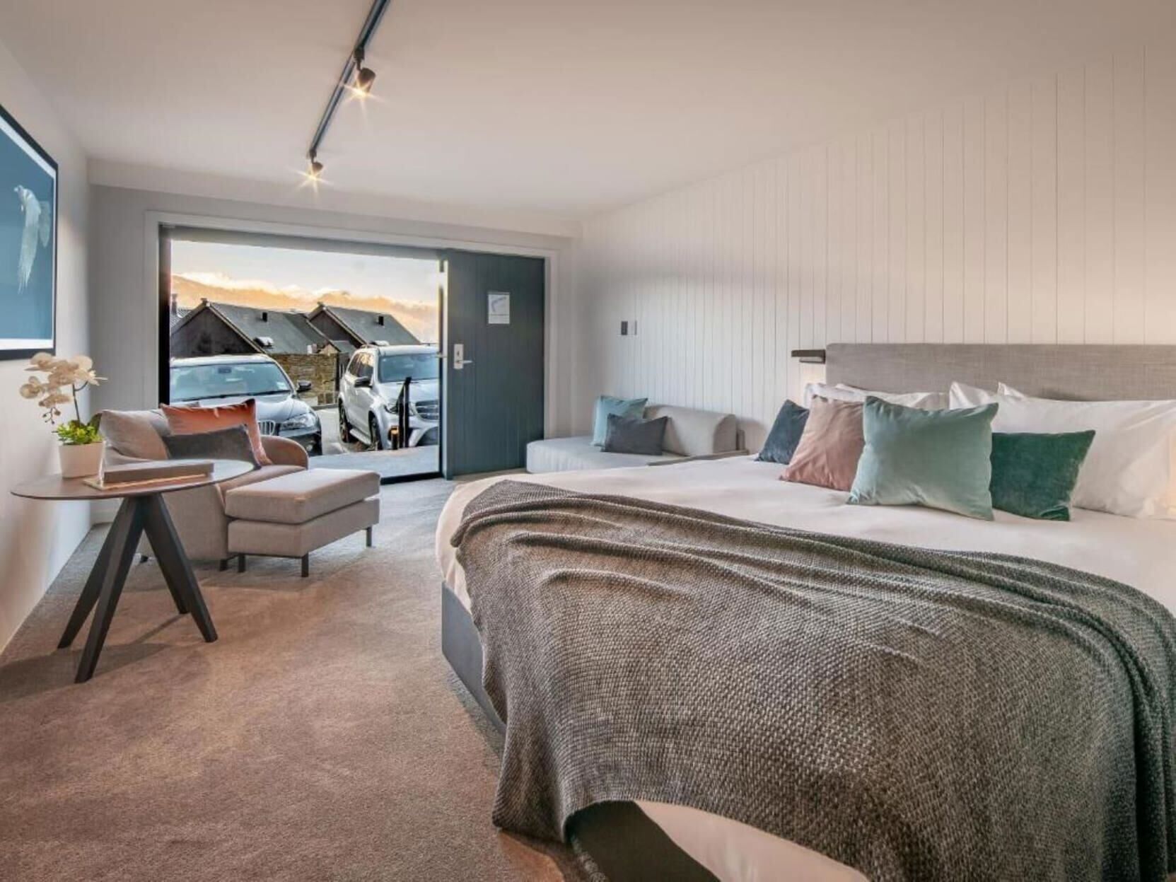 1 bedroom, premium bedding, down comforters, pillowtop beds