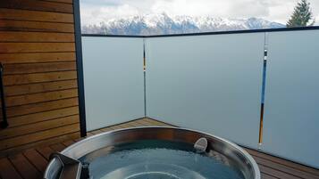 Private spa tub