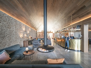 Breakfast and dinner served  - Kamana Lakehouse (Queenstown)