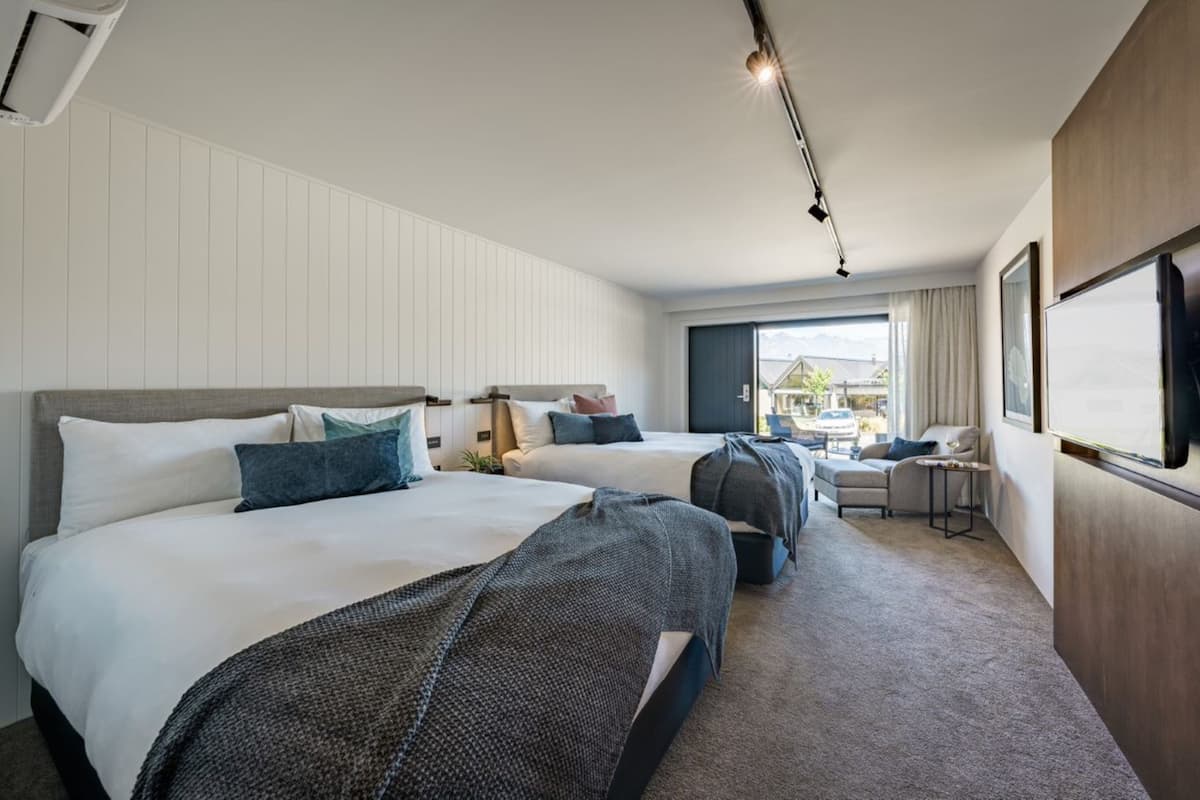 Doppel- oder Zweibettzimmer, Blick auf den Innenhof | 1 Schlafzimmer, hochwertige Bettwaren, Daunenbettdecken
