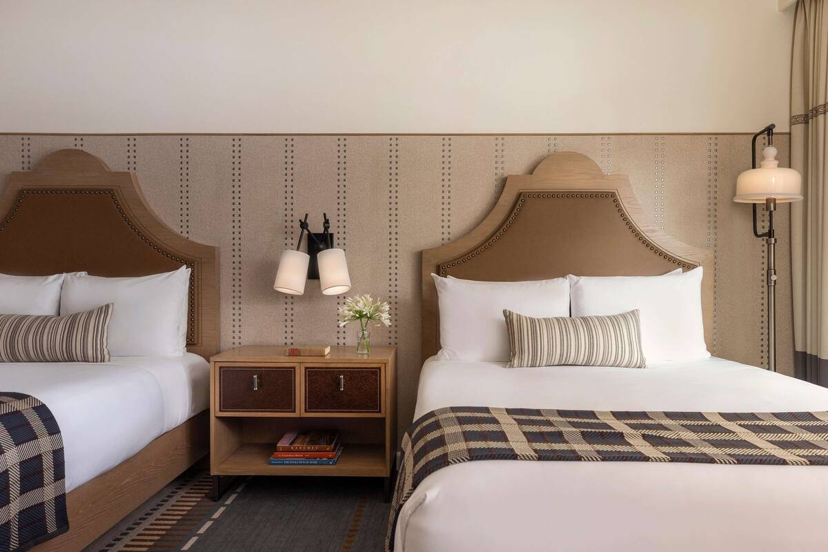 Peralatan tempat tidur premium, peti besi dalam bilik 