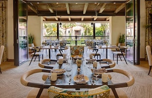 4 restaurants, spécialités Cuisine californienne