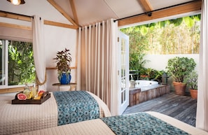 Couples treatment rooms, body treatments, aromatherapy