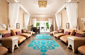 Couples treatment rooms, body treatments, aromatherapy