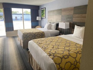 Chambre, 2 lits doubles, accessible aux personnes à mobilité réduite (Mobility Accessible Room)