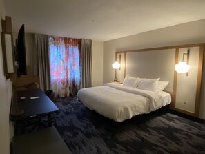 Hypo-allergenic bedding, in-room safe, desk, blackout curtains