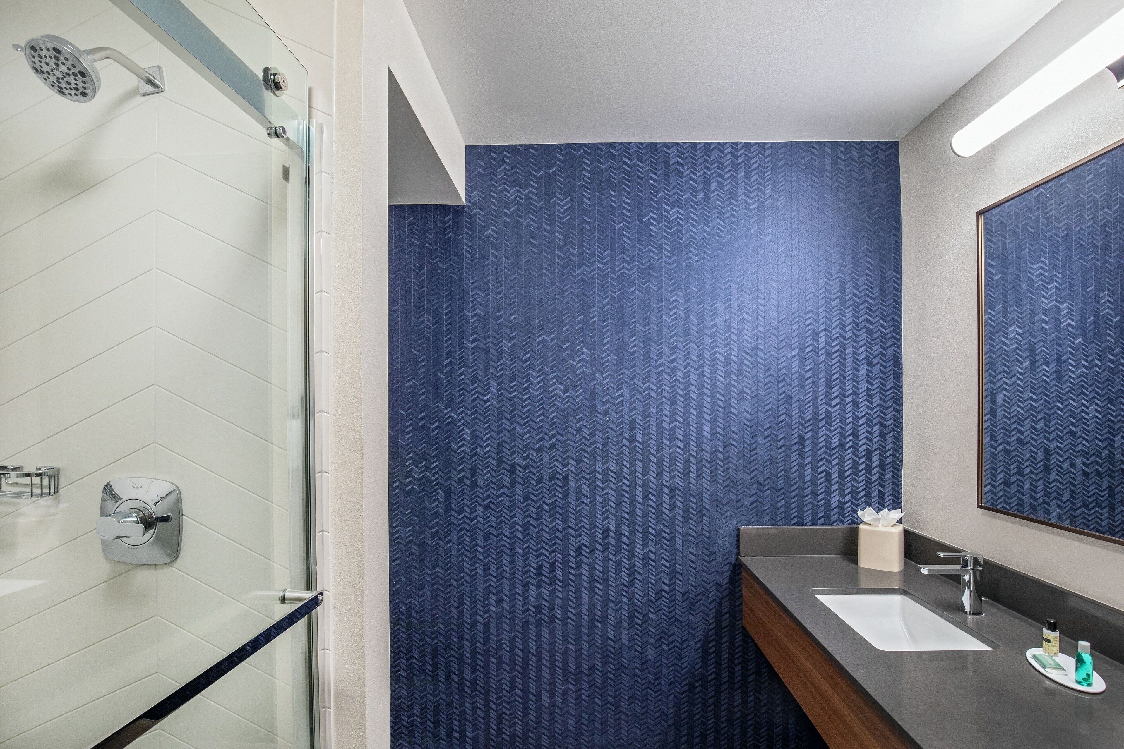 combined shower/bathtub, free toiletries, hair dryer, towels