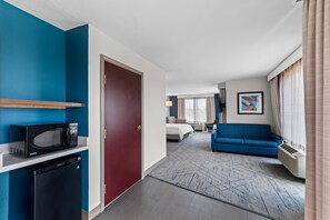 Suite, 1 cama de matrimonio grande con sofá cama | Caja fuerte, escritorio, espacio para trabajar con un portátil