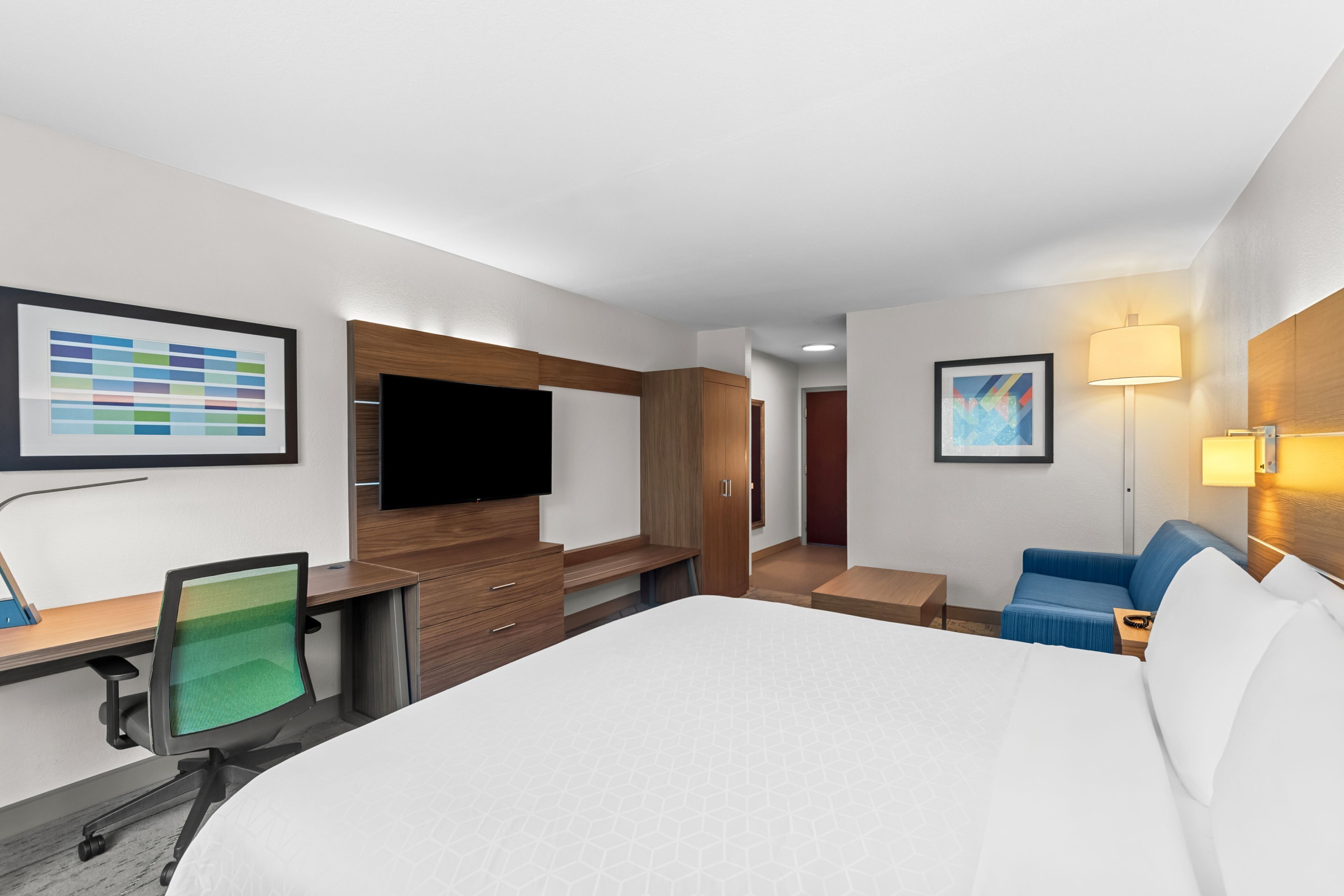 Suite, 1 King Bed with Sofa bed | In-room safe, desk, laptop workspace, iron/ironing board