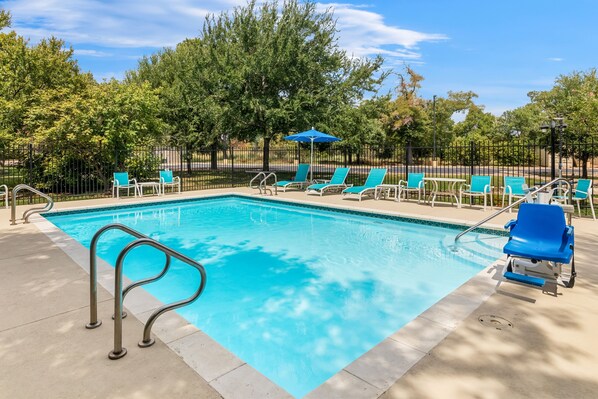 Seasonal outdoor pool, pool umbrellas, sun loungers