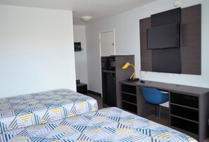 Free WiFi, bed sheets - Motel 6 Schiller Park, IL - Chicago O'Hare (Schiller Park)