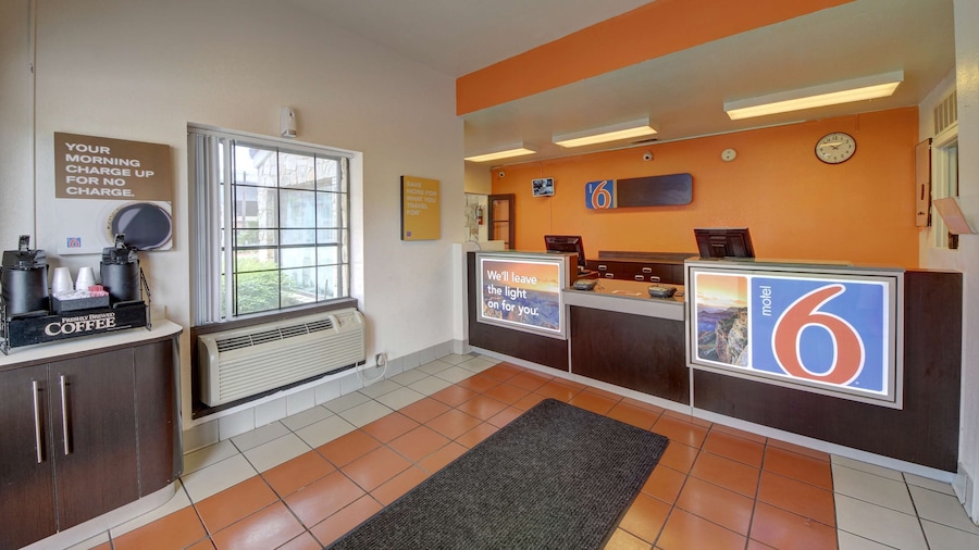 Motel 6 San Antonio, TX - Downtown - Market Square