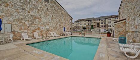 Sesongbasert utendørsbasseng