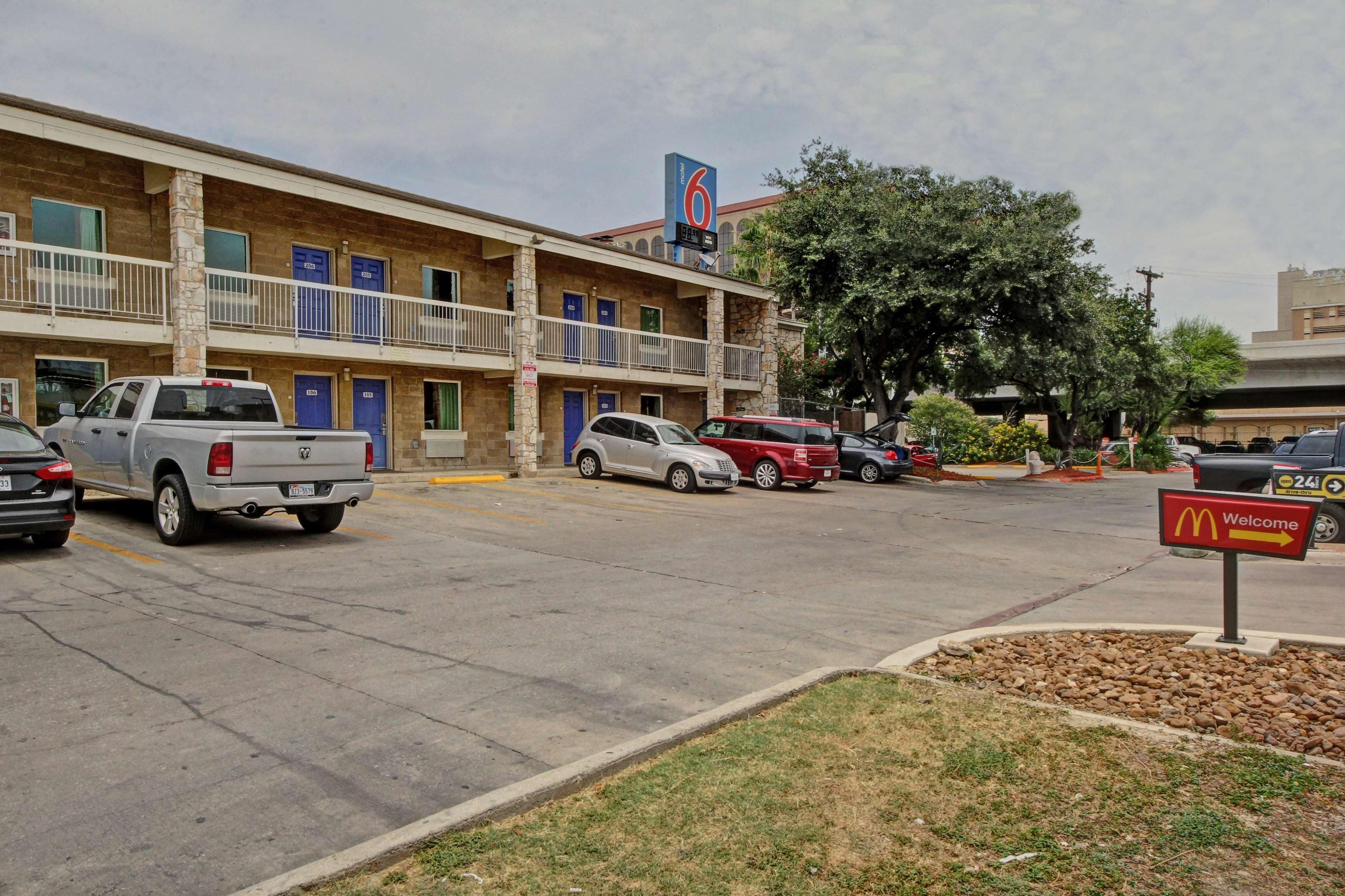 Photo - Motel 6-San Antonio, TX - Downtown - Market Square