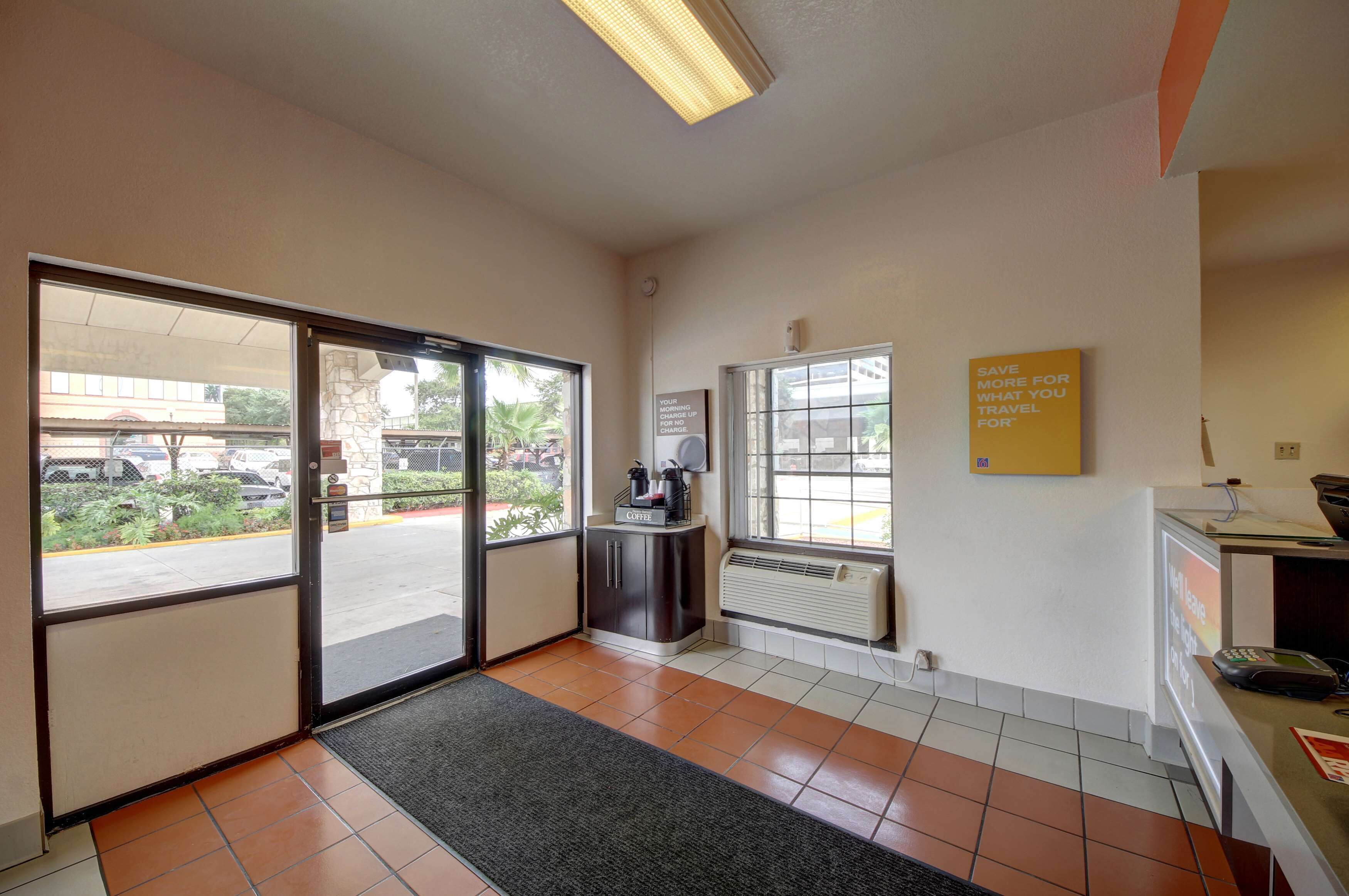 Photo - Motel 6-San Antonio, TX - Downtown - Market Square