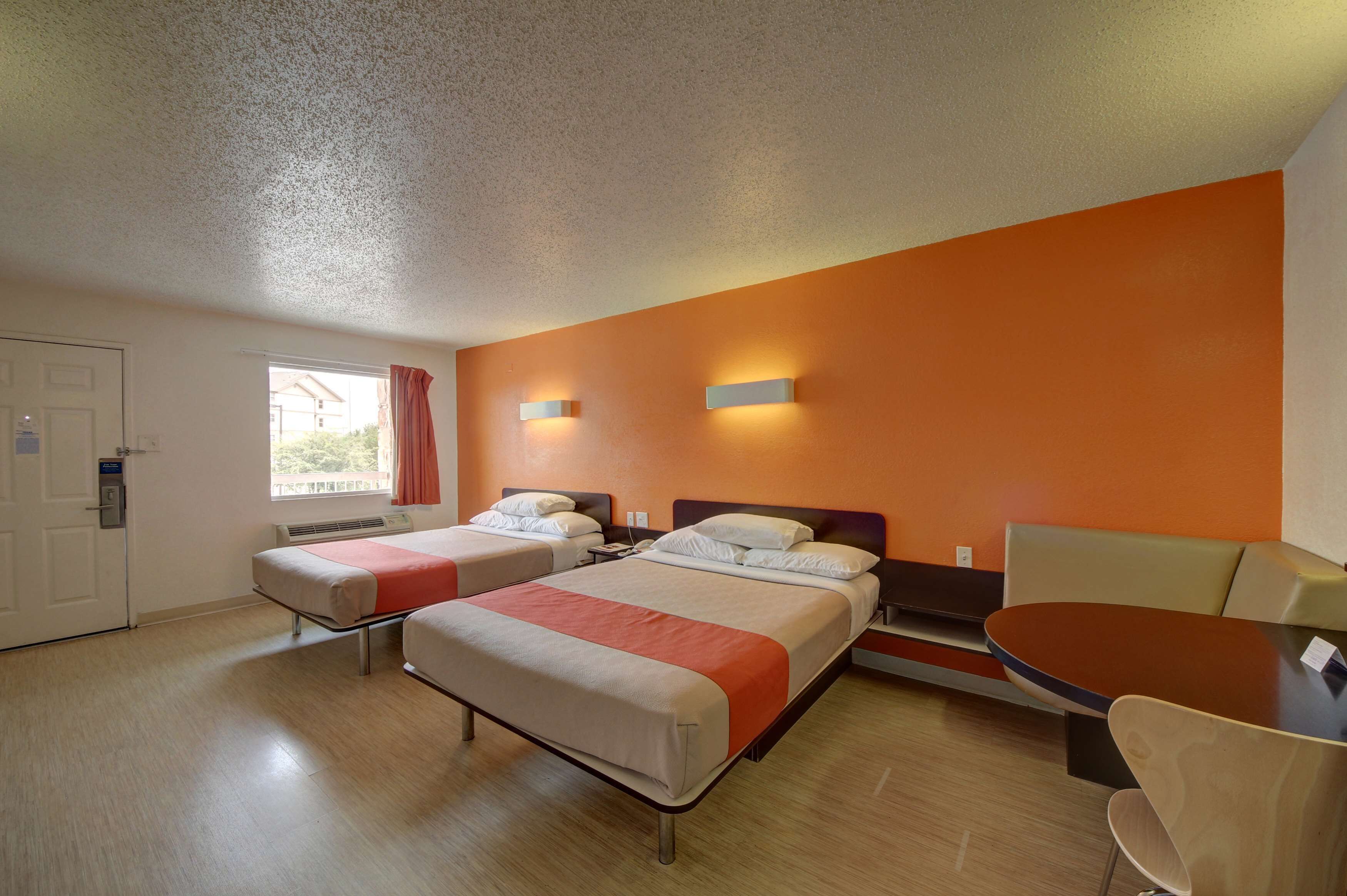 Photo - Motel 6-San Antonio, TX - Downtown - Market Square