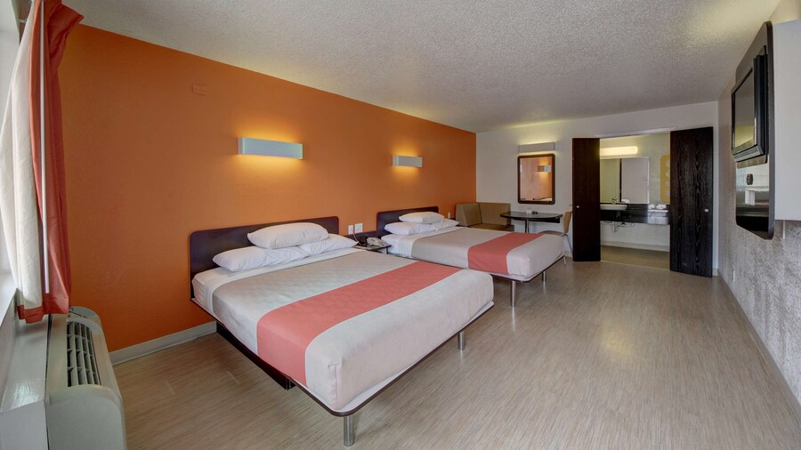 Motel 6 San Antonio, TX - Downtown - Market Square