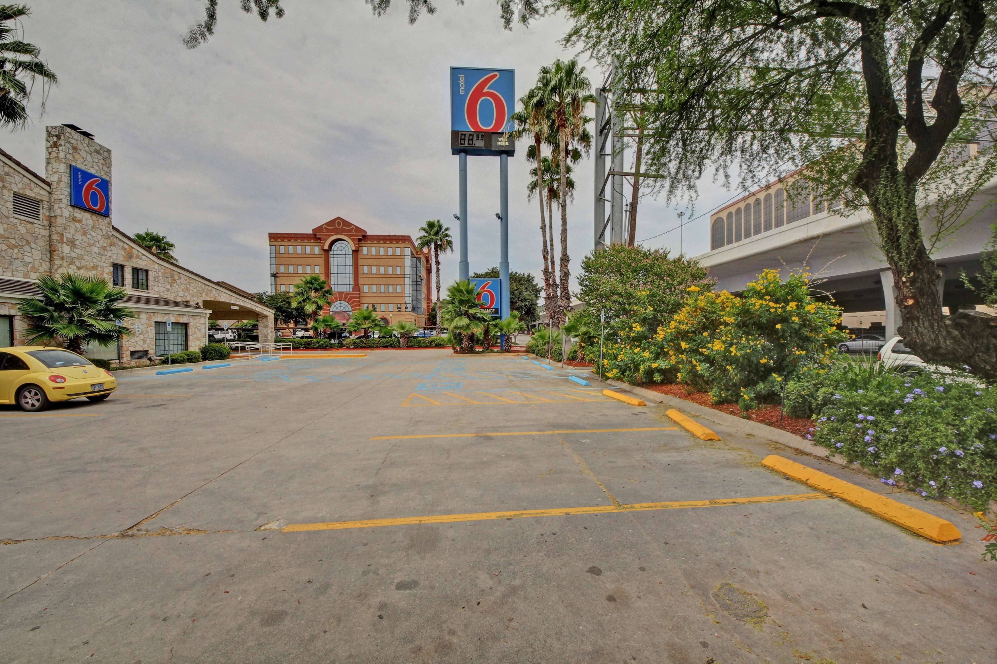 Photo - Motel 6-San Antonio, TX - Downtown - Market Square