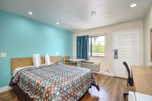 Standard Room | Desk, free WiFi, bed sheets