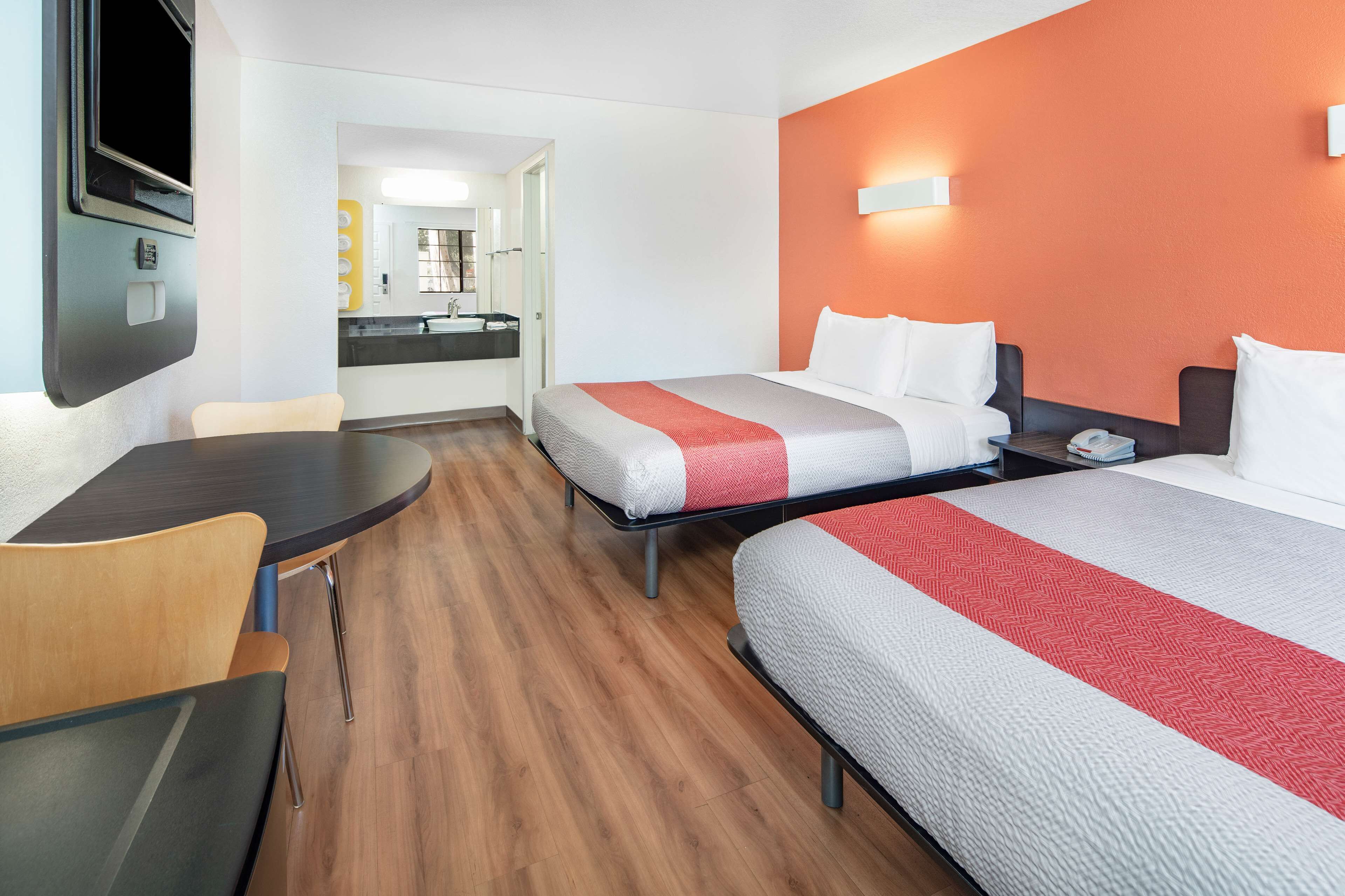 Photo - Motel 6-Thousand Oaks, CA