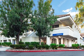 Front of property - Motel 6 Thousand Oaks, CA (Thousand Oaks)