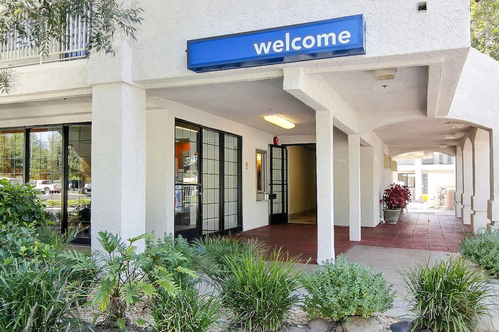 Motel 6 Thousand Oaks, CA